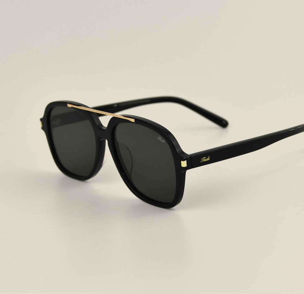 TUDI Blake Black with dark lenses eyewear, three-quarter side view