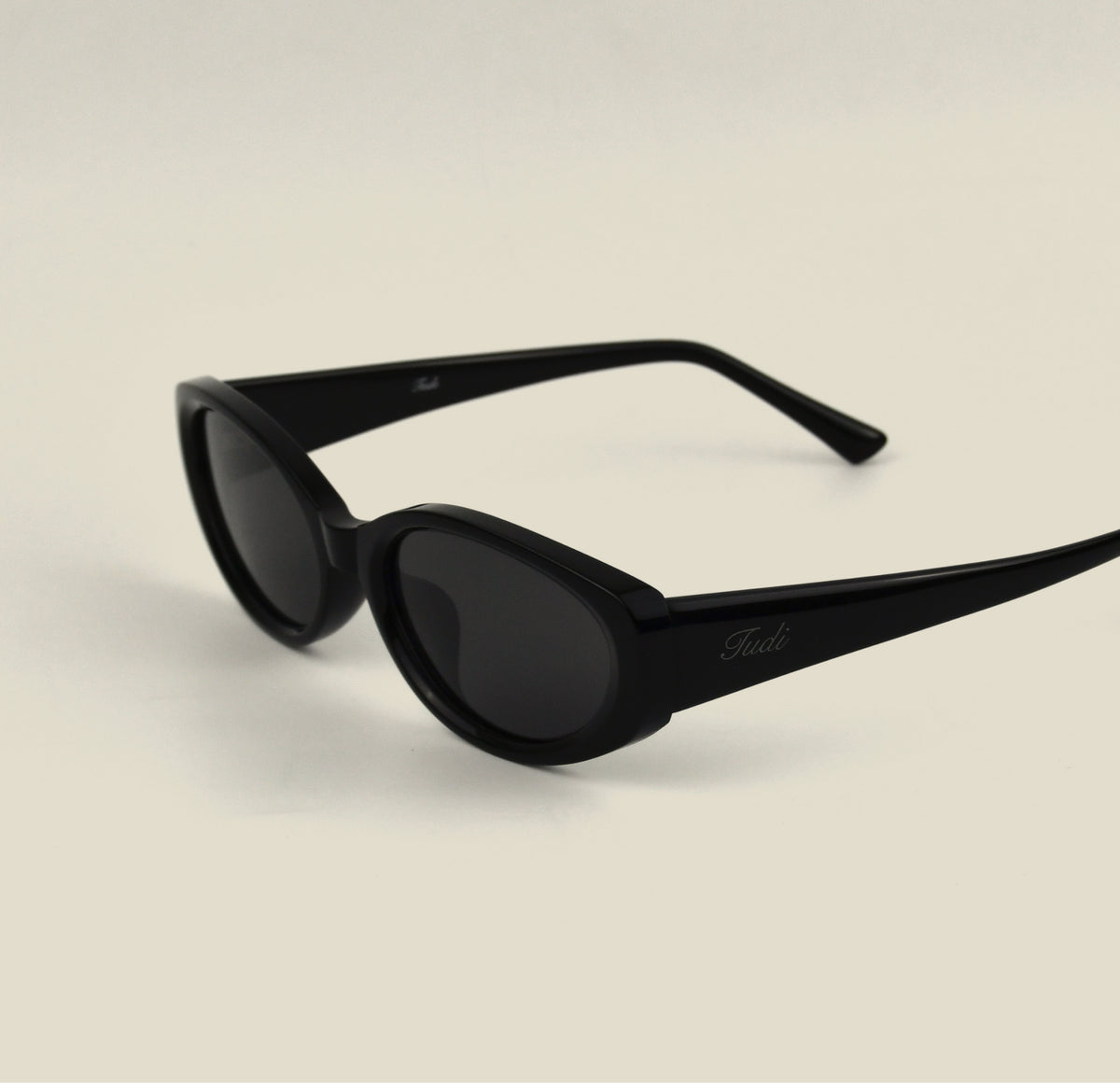 TUDI Leone Black eyewear, three-quarter side view