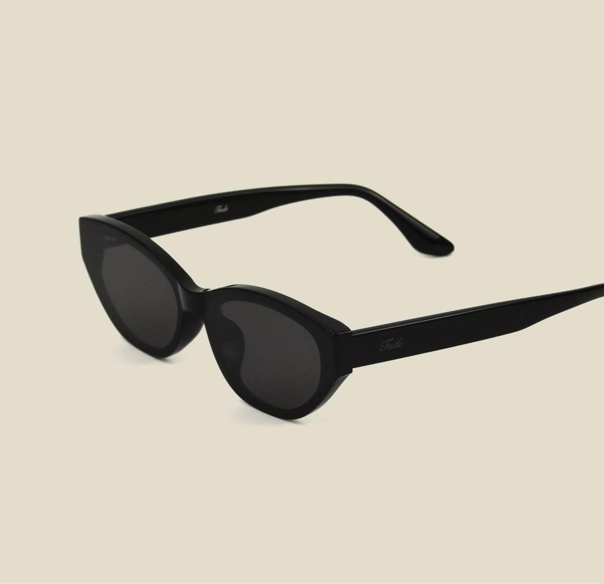 TUDI Lune Black eyewear, three-quarter side view