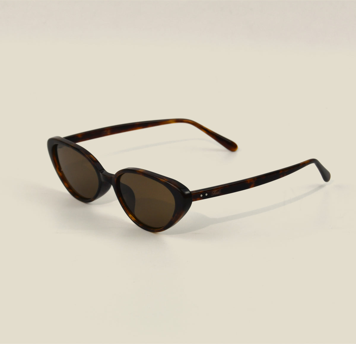 TUDI Nuna Havana eyewear, three-quarter side view