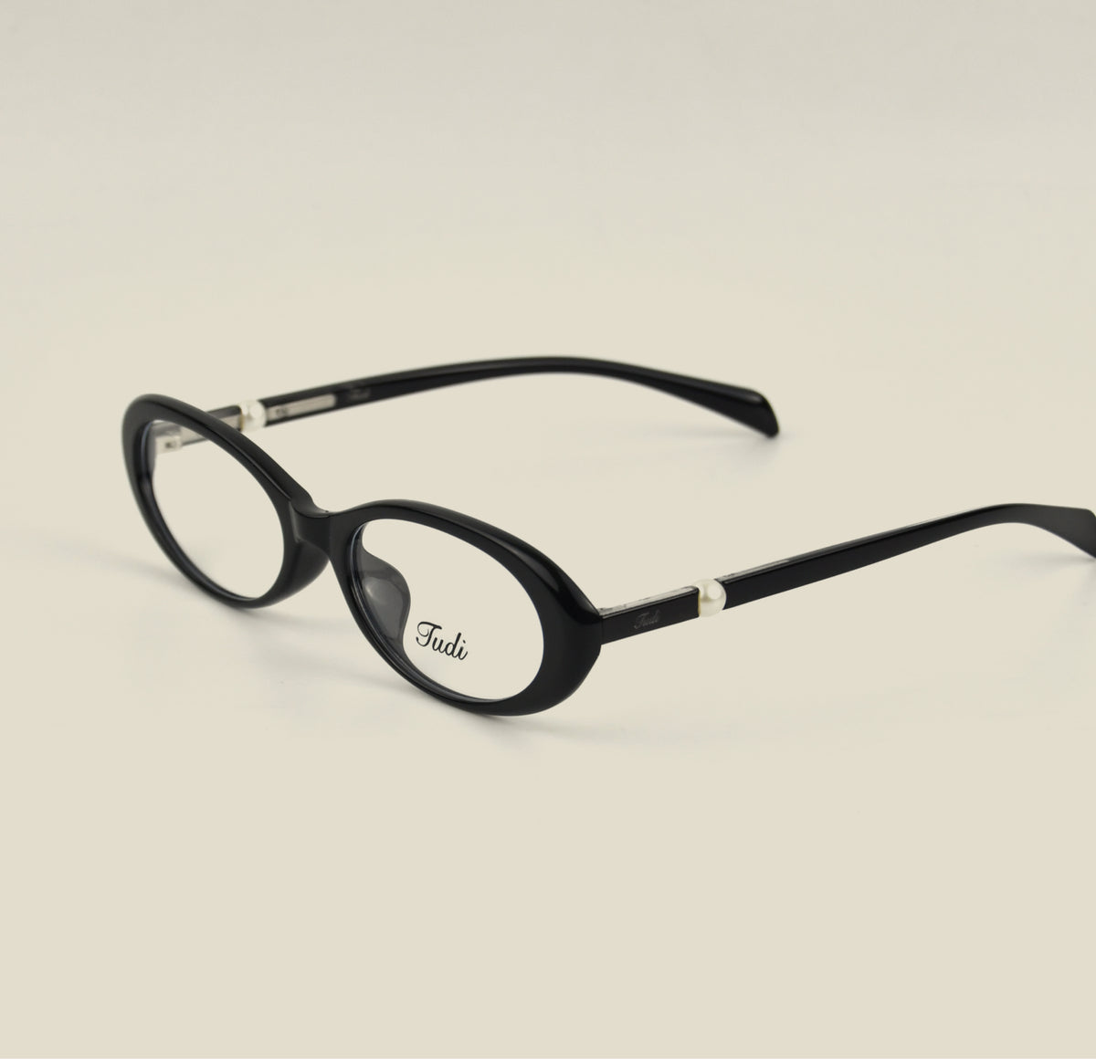 TUDI Pearl Black eyewear, three-quarter side view