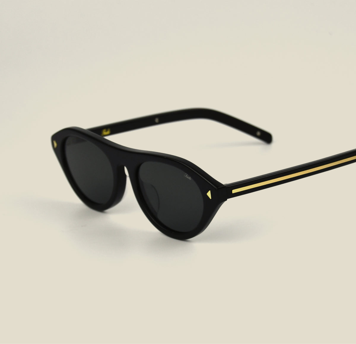 TUDI Rocky Black with dark lenses eyewear, three-quarter side view