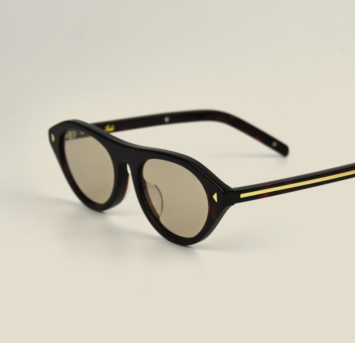 TUDI Rocky Black with light tinted lenses eyewear, three-quarter side view