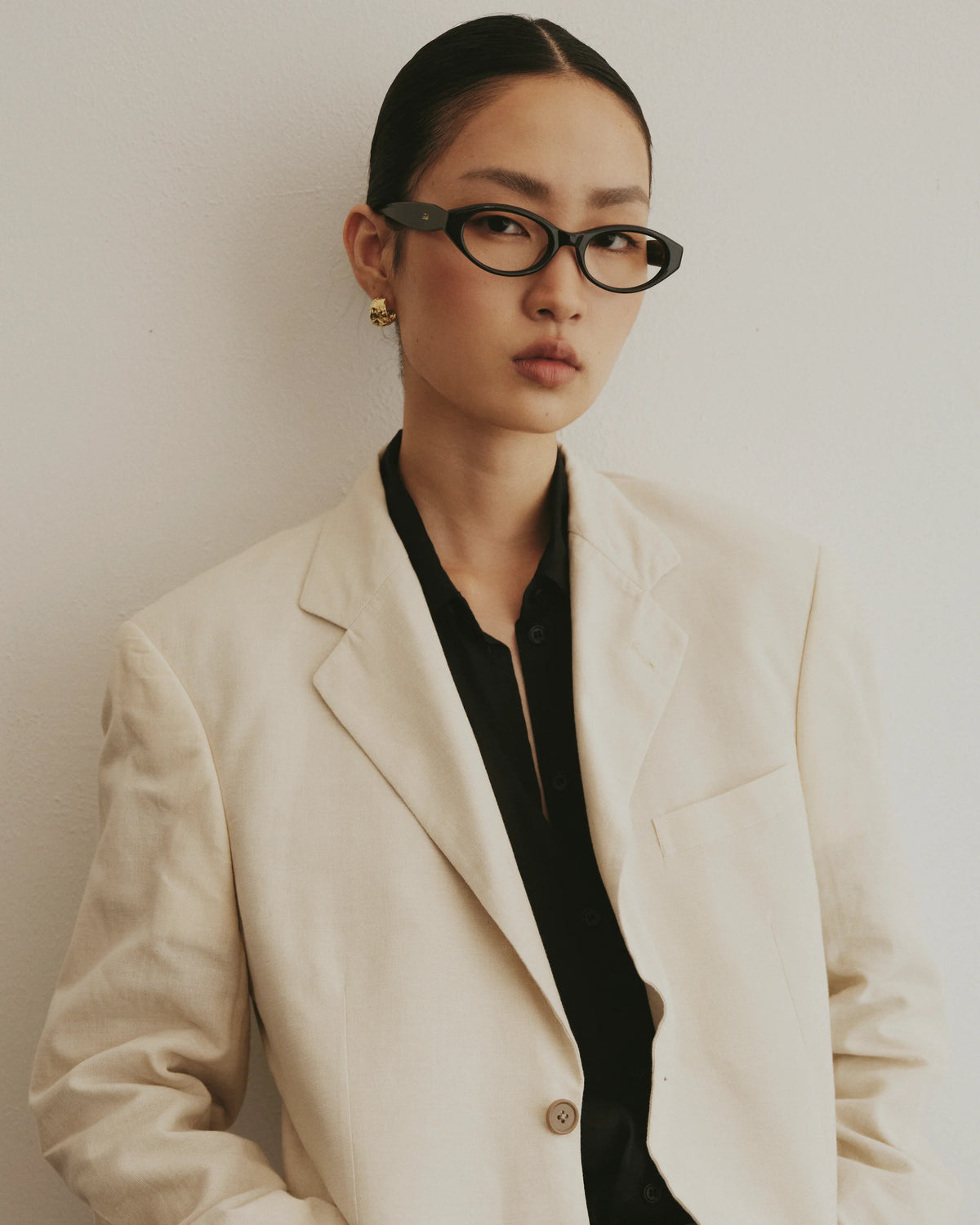 TUDI Jolie eyewear, lifestyle, black frame; clear lenses