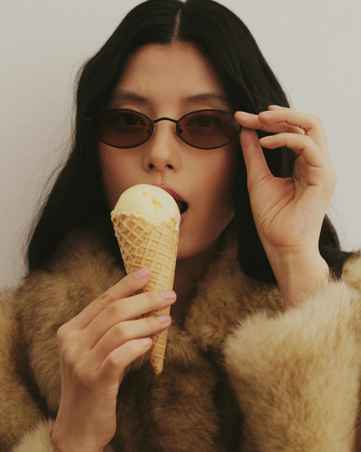 TUDI Juless eyewear, lifestyle, black metal; amber lenses