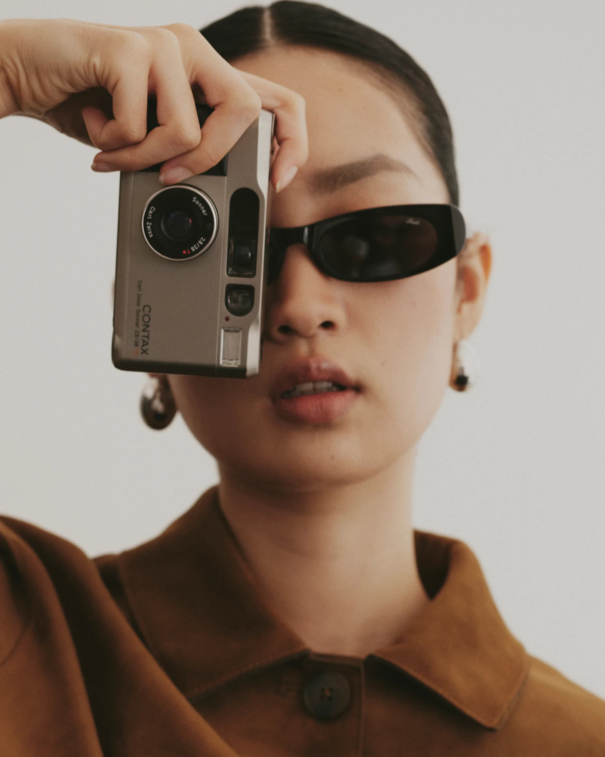 TUDI Kai eyewear, lifestyle, black frame; dark lenses