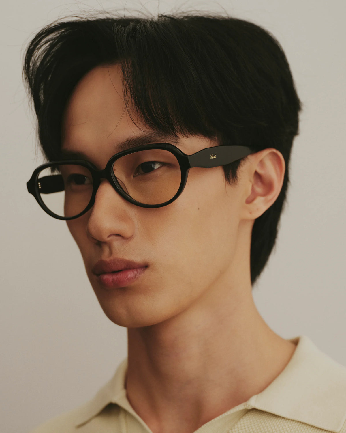 TUDI Meet eyewear, lifestyle, black frame; clear lenses