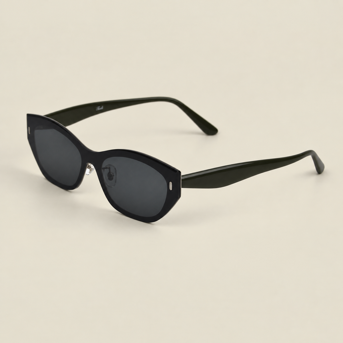 TUDI Molly Black - Green eyewear, three-quarter view